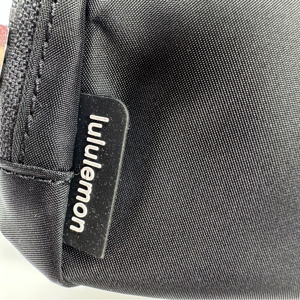 Lululemon Everywhere Belt Bag, NWT, Black - Picture 6 of 12